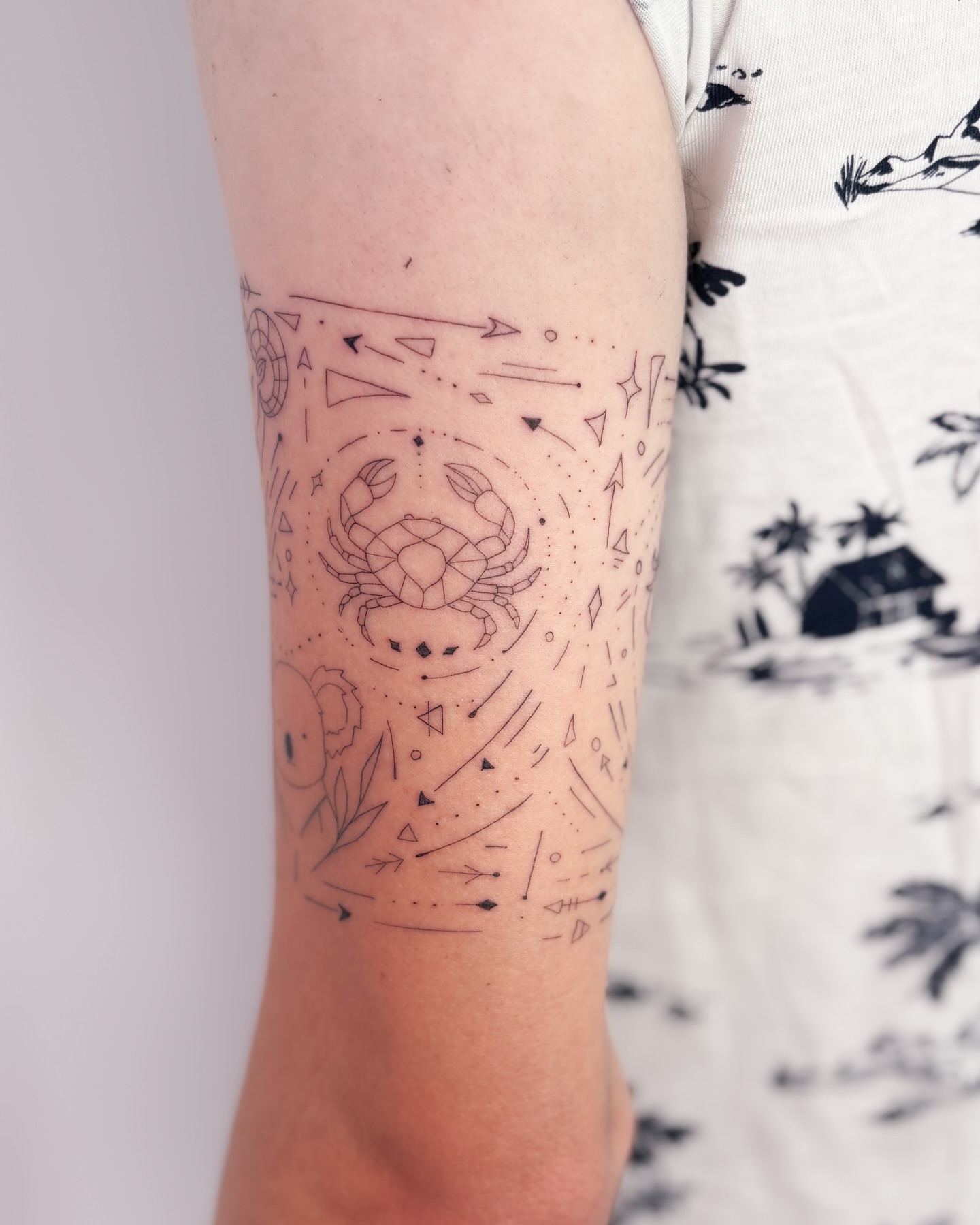 Tatouage bracelet de dentelle sur jambe